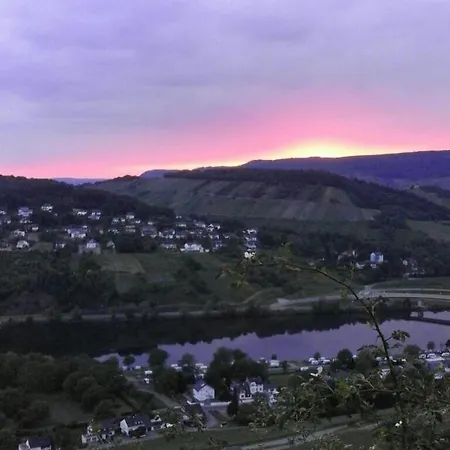 Inviting Vacation Apartment With Beautiful Mosel Valley View - Including Garage Apartment